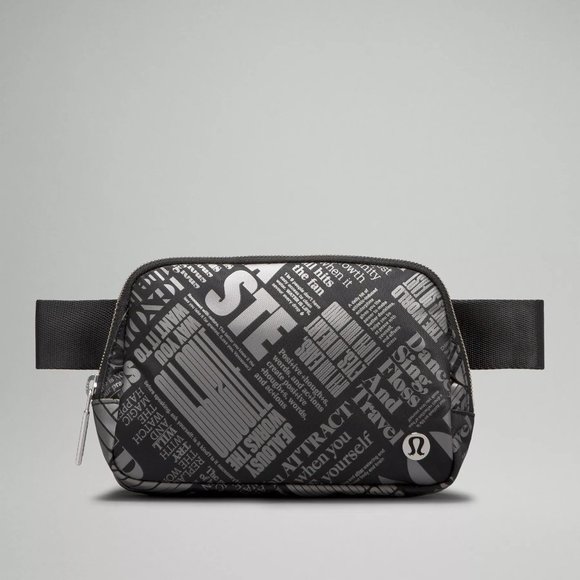 Lululemon Everywhere Belt Bag 1L Manifesto Print in Black/Silver, BNWT - Picture 1 of 7